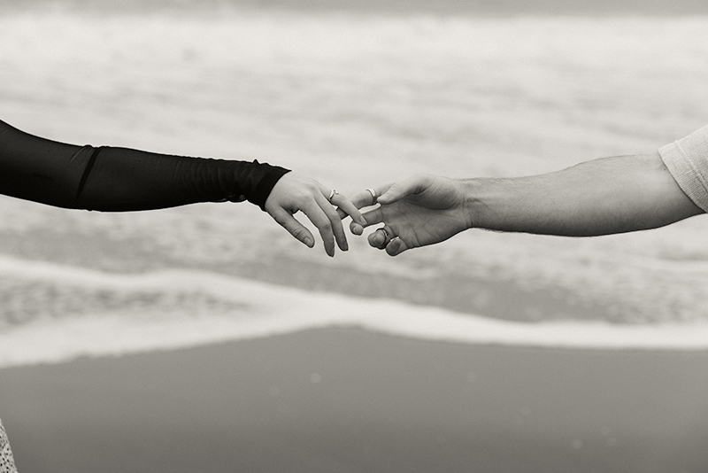beach, fog, black and white, photograph, couple, hands, nostalgic, romantic, playful